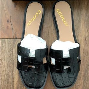 BRAND NEW VICI COLLECTION SANDALS